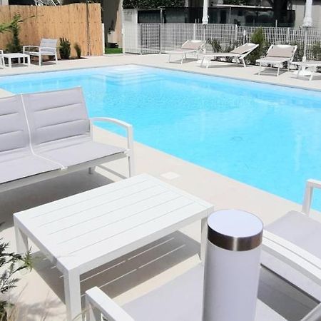 Hotel Ermeti B&B Brunch Riccione Bagian luar foto