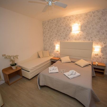 Hotel Ermeti B&B Brunch Riccione Bagian luar foto