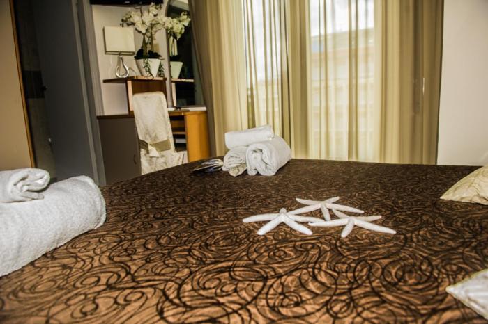 Hotel Ermeti B&B Brunch Riccione Bagian luar foto