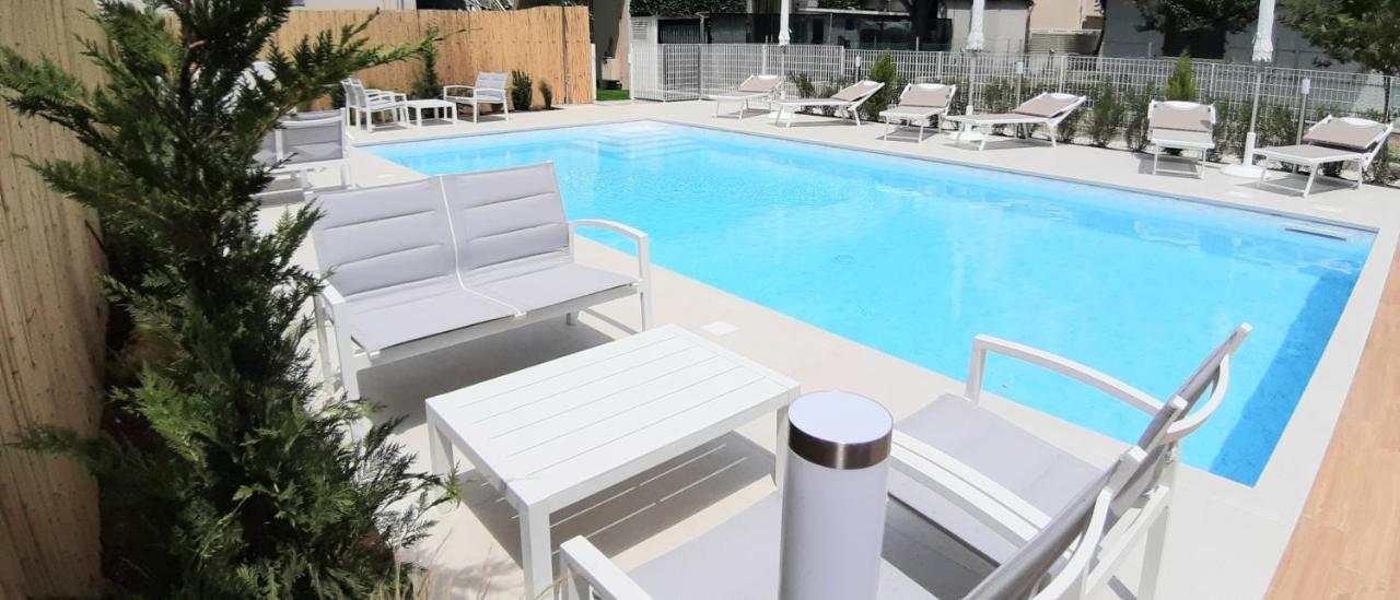 Hotel Ermeti B&B Brunch Riccione Bagian luar foto