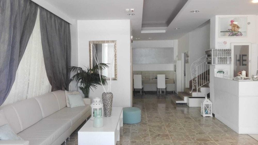 Hotel Ermeti B&B Brunch Riccione Bagian luar foto