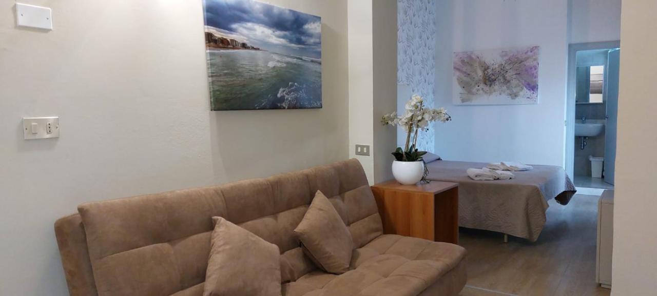 Hotel Ermeti B&B Brunch Riccione Bagian luar foto