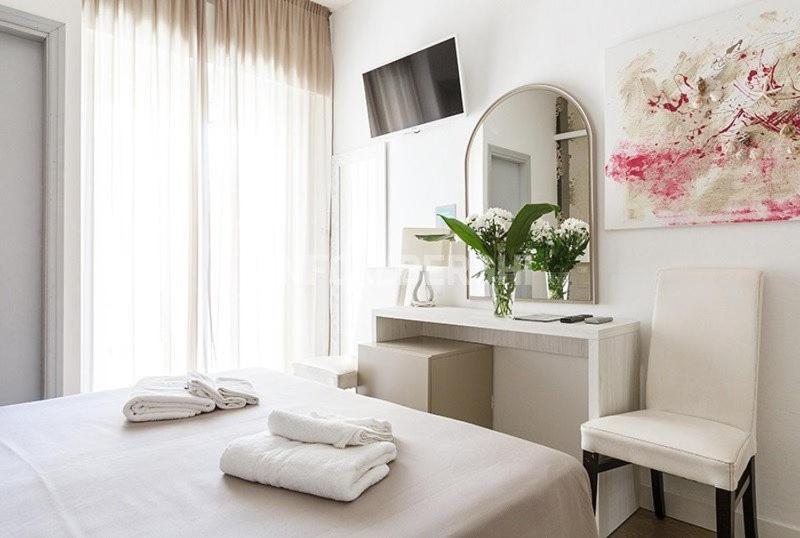 Hotel Ermeti B&B Brunch Riccione Bagian luar foto