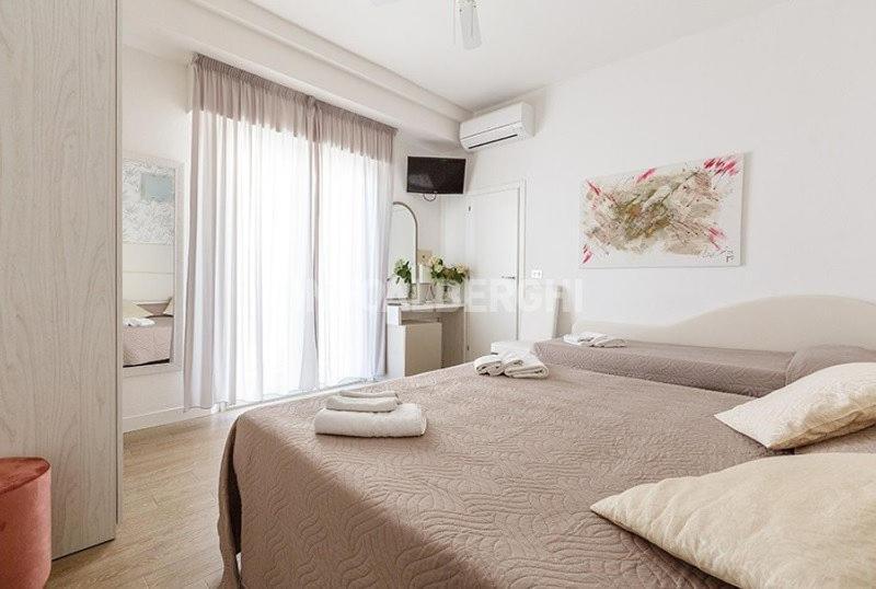 Hotel Ermeti B&B Brunch Riccione Bagian luar foto