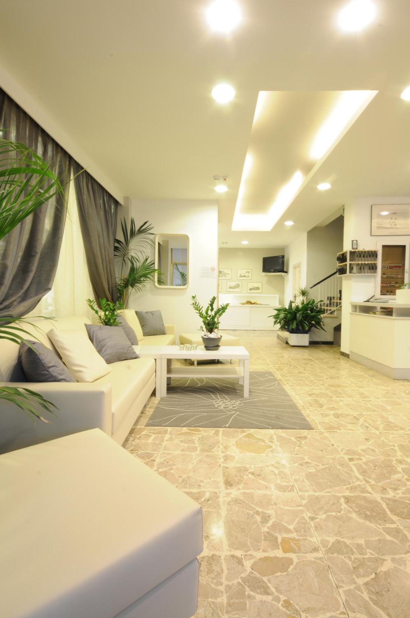 Hotel Ermeti B&B Brunch Riccione Bagian luar foto