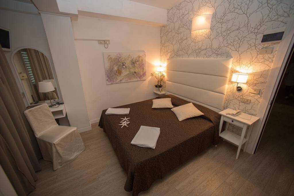 Hotel Ermeti B&B Brunch Riccione Bagian luar foto