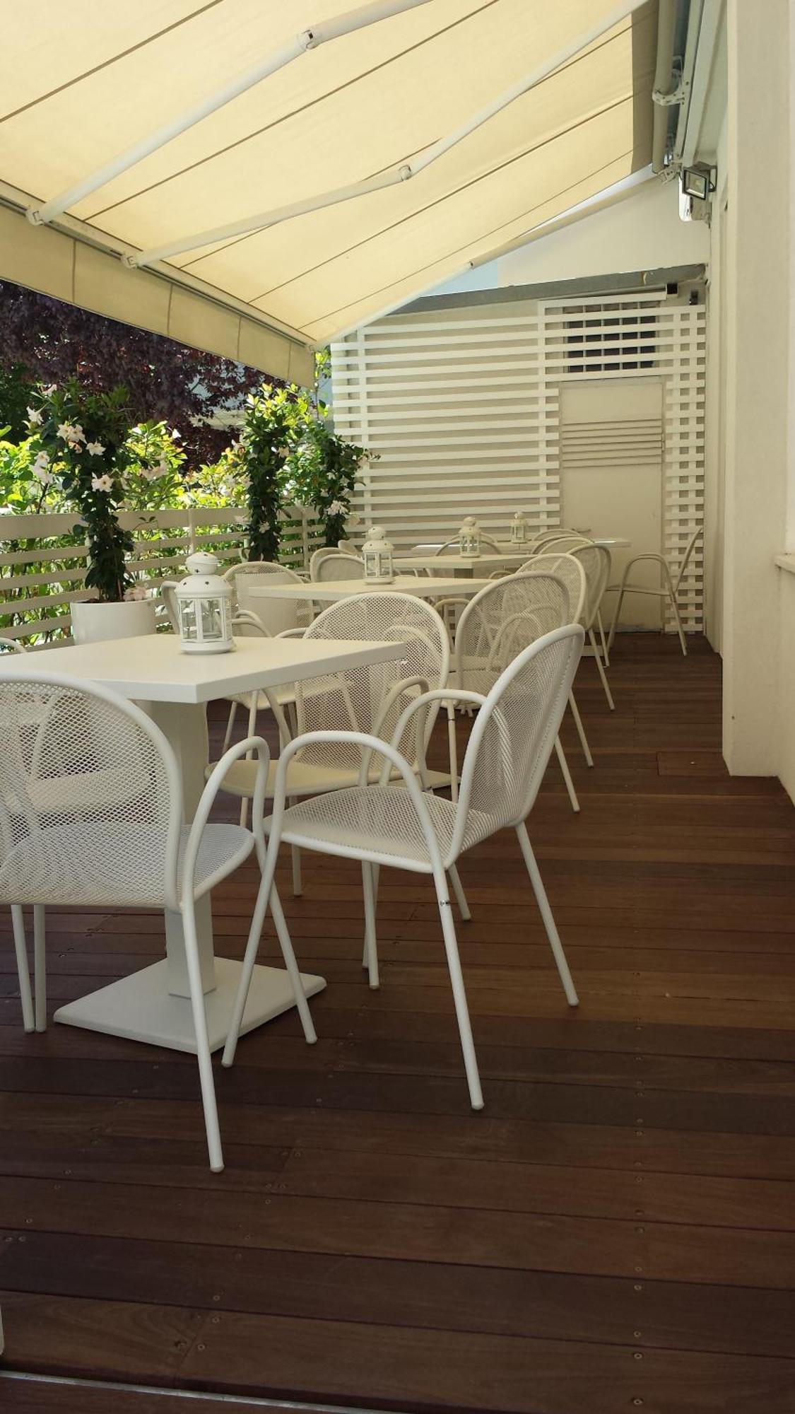 Hotel Ermeti B&B Brunch Riccione Bagian luar foto