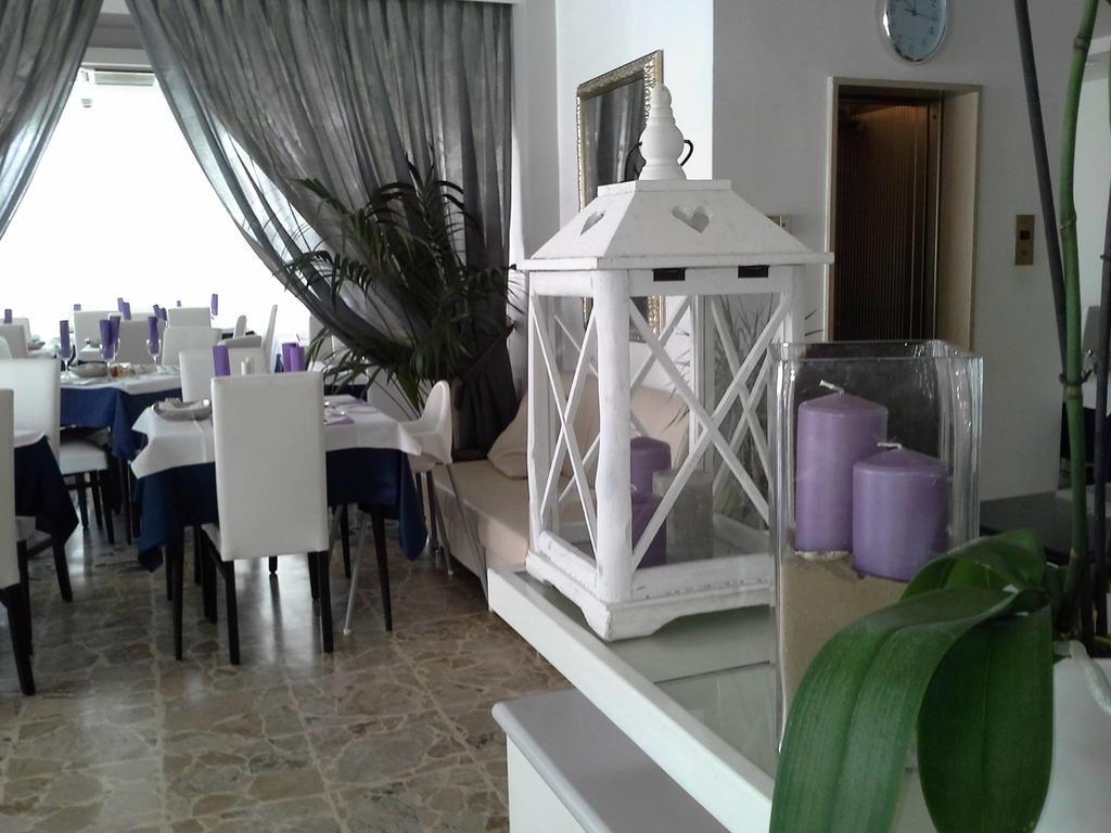 Hotel Ermeti B&B Brunch Riccione Bagian luar foto