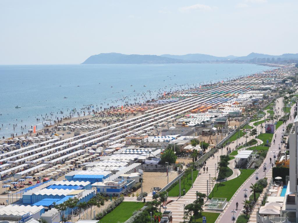 Hotel Ermeti B&B Brunch Riccione Bagian luar foto